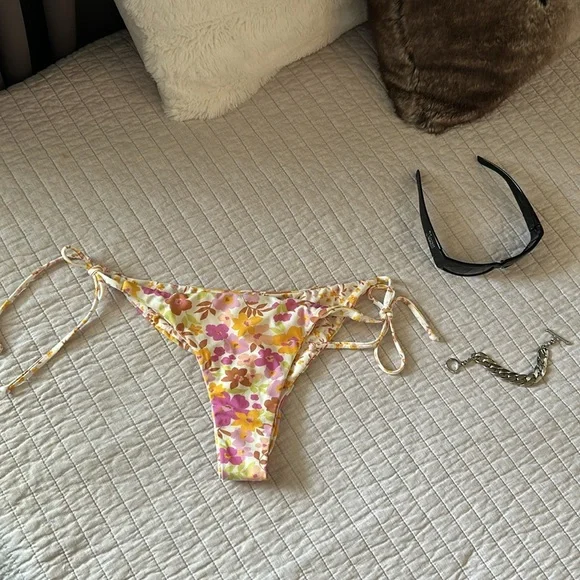NWT Billabong Sungazers Reversible boho cottage floral tie Bikini Bottoms L​ - Picture 2 of 10